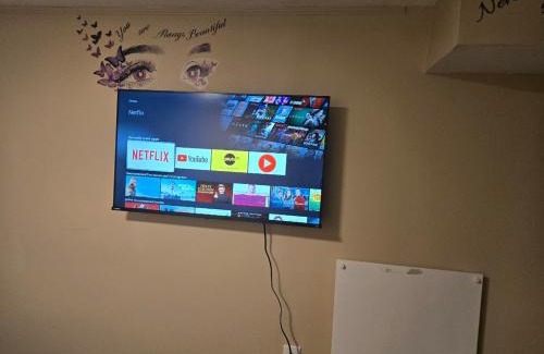 Pickering House | Private room with TVnetflix and free parking
