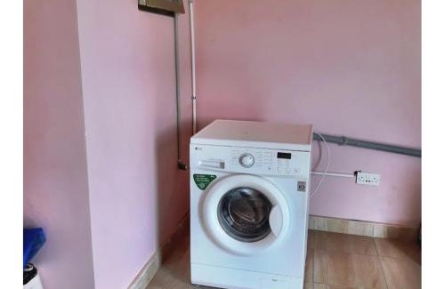 Kampala Bed & Breakfast | Private room wz full DStv Package, Patio & Kitchenette