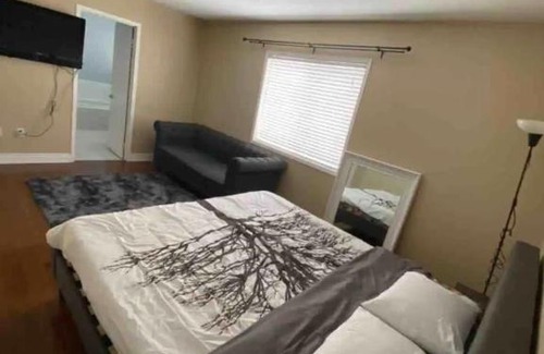 Halton Regional Municipality Bed & Breakfast | Private Rooms - BnbbookingCA Milton