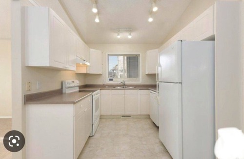 Northeast Edmonton House | Private Rooms Close to Superstore,Walmart Londonderry Mall & Costco