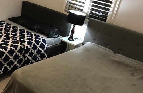 Durham Region House | Private Rooms - Luxury Villa - BnbbookingCA Oshawa