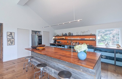 Roxbury House | Private Roxbury Estate - Heated Pool, Sauna, Steam shower, Kayak pond, Views!