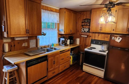 Minden Cottage | Private Rustic Lodge w/Lakefront Views