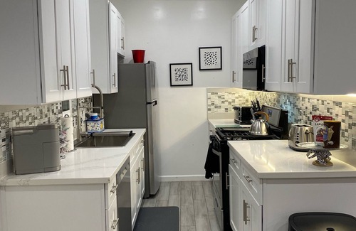 West Los Angeles House | Private, safe,Guest House-Westside Location! In our family 50 Years as a rental