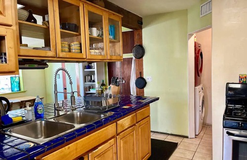 Catalina Vista House | Private Saltwater Pool, Upscale Historic U of A Area + Lush Garden +King +Spa
