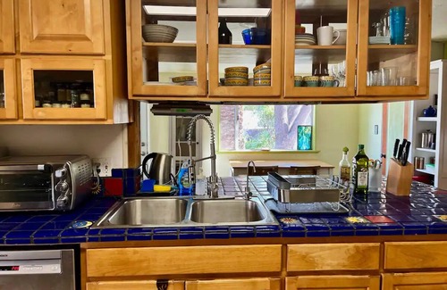 Catalina Vista House | Private Saltwater Pool, Upscale Historic U of A Area + Lush Garden +King +Spa