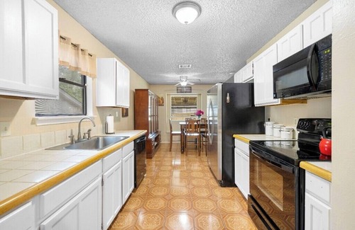 Great Northwest House | Private San Antonio Getaway Near SeaWorld!
