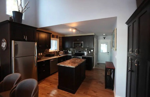 Bexley Cottage | Private Sandy Beach Waterfront Cottage