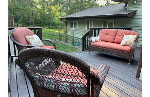 Danbury Cabin | Private sandy beach and dock