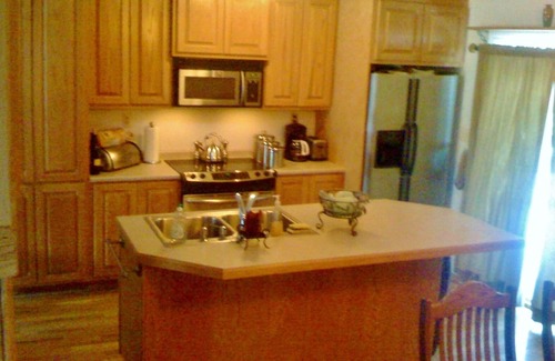 Hope Cottage | Private, Secluded, Family-Friendly Cottage with 2 mini-cabins and swimming pool.