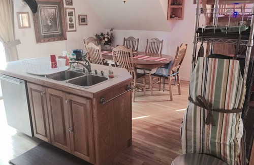 Hope Cottage | Private, Secluded, Family-Friendly Cottage with 2 mini-cabins and swimming pool.