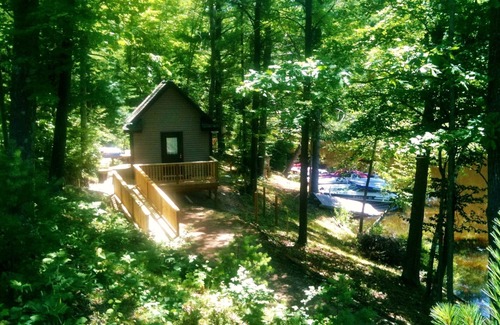 Hope Cottage | Private, Secluded, Family-Friendly Cottage with 2 mini-cabins and swimming pool.