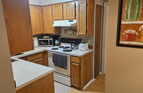 Seahurst House | Private, Secluded, Spectacular View, 15 Minutes to Downtown Seatttle