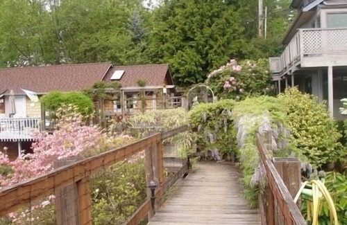 Seahurst House | Private, Secluded, Spectacular View, 15 Minutes to Downtown Seatttle