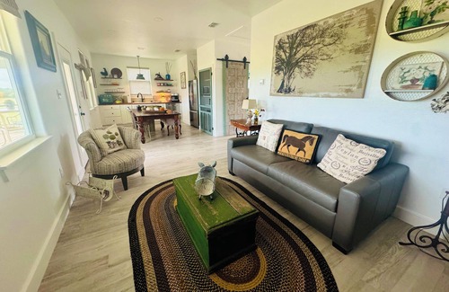 Granbury Cottage | Private, serene cottage on a horse ranch w/spa vibes, near Granbury & Ft Worth.