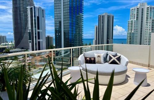 Broadbeach Apartment | Private Sky Terrace Classic Penthouse 2 Car Parks