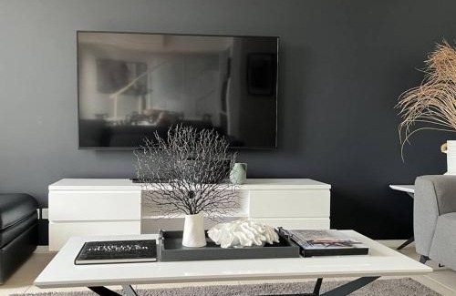 Broadbeach Apartment | Private Sky Terrace Classic Penthouse 2 Car Parks