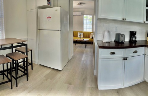 Ludlam Cottage | Private smoke free cottage in Coral Gables free parking WiFi washer & dryer