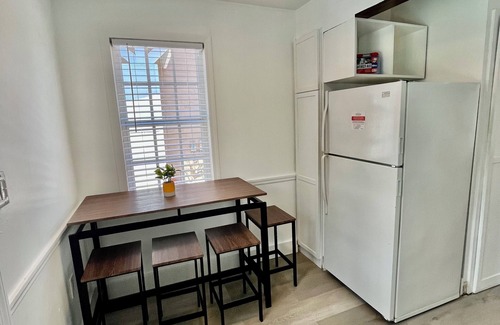 Ludlam Cottage | Private smoke free cottage in Coral Gables free parking WiFi washer & dryer