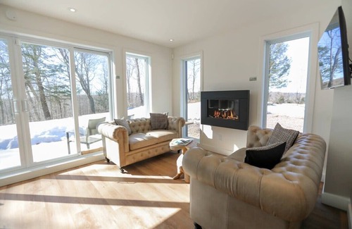 Argenteuil Regional County Municipality Ski Chalet | Private Spa| Hiking | Skiing | Mini Chalet Élios