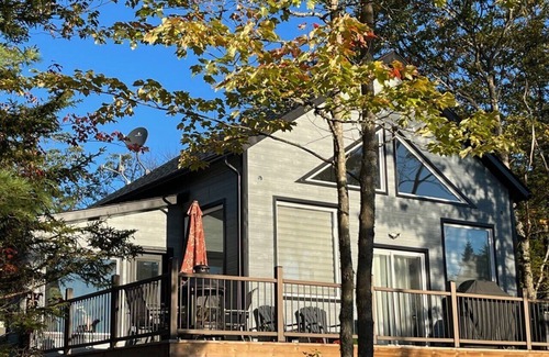 Sainte Beatrix Ski Chalet | Private Spa | Lakeview| Hiking | Nature et détente