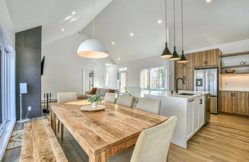 Argenteuil Regional County Municipality Ski Chalet | Private Spa,Pool,Sauna | Hiking | Le Montagnard