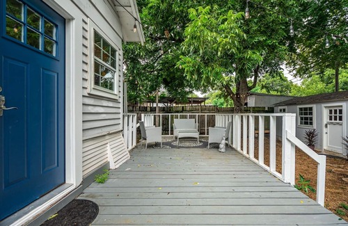 Oak Cliff Apartment | Private space bishop arts