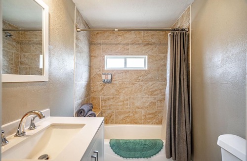 Oak Cliff Apartment | Private space bishop arts