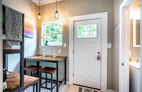 Oak Cliff Apartment | Private space bishop arts