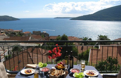 Herceg Novi Apartment | PRIVATE, SPACIOUS, FABULOUS LOCATION AND VIEWS, 10 minute walk to beaches