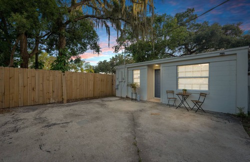 Brandon Apartment | Private Studio - cozy & peaceful spot under oaks draped in Spanish moss