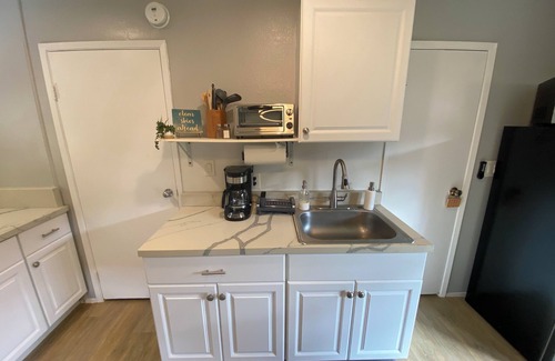 Hawaii Kai Apartment | Private studio in lovely Honolulu with AC. Close to beach, parks, shopping!