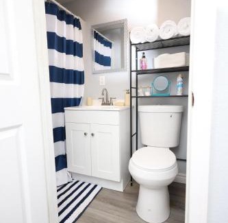 Hesperia Apartment | Private Studio Queen Bed Free Parking Extra Beds