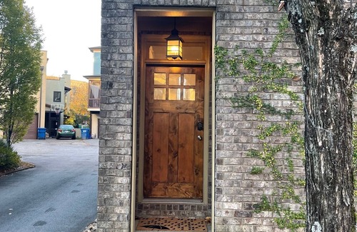 Glenwood Park Apartment | Private Studio-Steps To Beltline-Short/Long Term