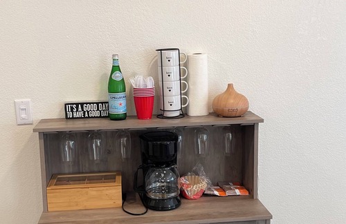 West Sacramento Apartment | Private studio luxury sleeps 5 WiFi Min to DT Sac, Airport, UC Davis Med