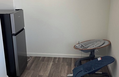 West Sacramento Apartment | Private studio luxury sleeps 5 WiFi Min to DT Sac, Airport, UC Davis Med