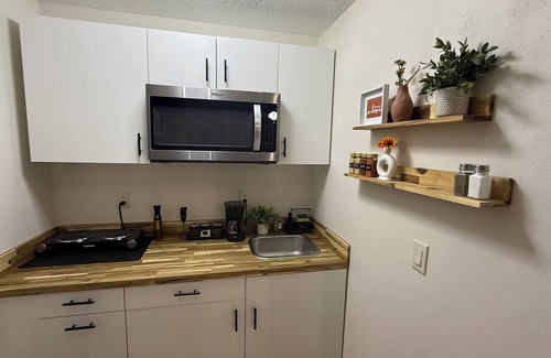 Spring Hill Apartment | Private Studio with Pool Access near Springs