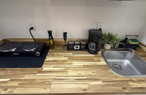 Spring Hill Apartment | Private Studio with Pool Access near Springs