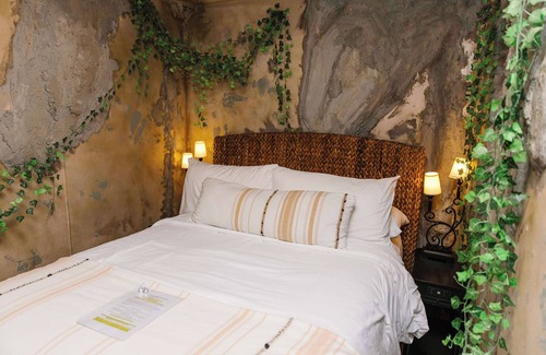 American Fork Bed & Breakfast | Private Suite AirJet Tub & Waterfall Shower, Cove Themed
