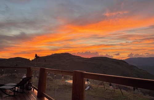 Kamloops Cabin | Private suite in a beautiful log home with stunning lake/mountain/desert views