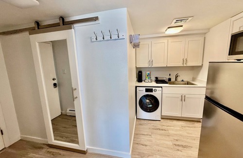 Aurora Apartment | Private Suite in Aurora Hills