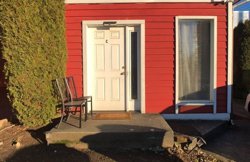 Burien House | Private Suite in charming Olde Towne. Walking distance to everything fun in town