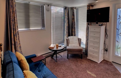 Burien House | Private Suite in charming Olde Towne. Walking distance to everything fun in town
