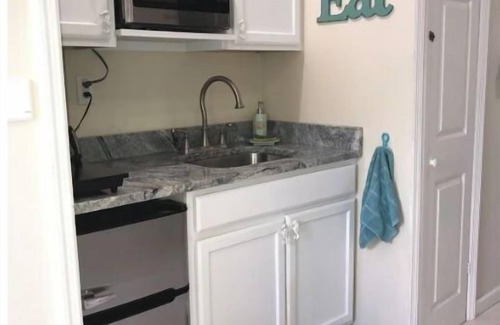 Largo House | Private Suite · Patio · BBQ · GYM · Beach: 5 Miles