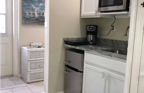 Largo House | Private Suite · Patio · BBQ · GYM · Beach: 5 Miles