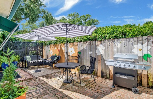 Warrington Cottage | Private Suite & Patio. Minutes to Downtown & NAS Pensacola