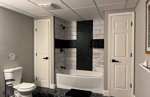 Lee's Summit House | Private Suite w/Private Access in lovely Lee's Summit with WiFi, fitness room