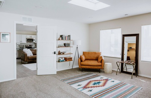 Oracle Heights Estates House | Private Suite with Mountain Views and Hummingbirds