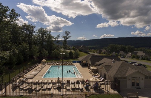 McGaheysville House | Private summer condo with jacuzzi tub; Golf spa water park zip lining
