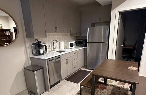 Sunnyside Apartment | Private Sunnyside Apt - 2 Workspaces
